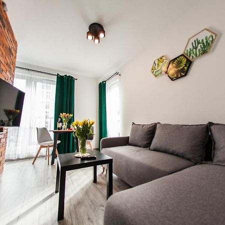 Sloneczna Apartamenty คาโตวีตเซ ภายนอก รูปภาพ