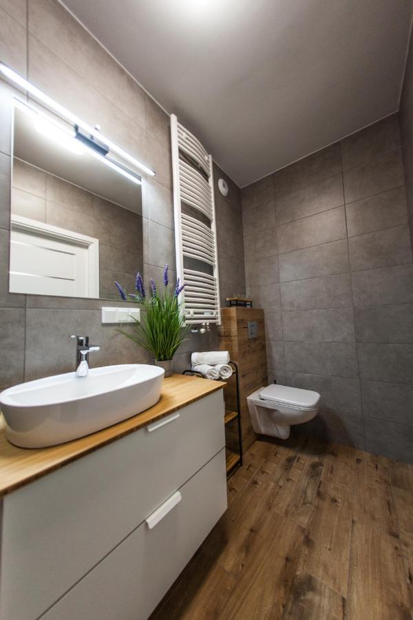 Sloneczna Apartamenty คาโตวีตเซ ภายนอก รูปภาพ