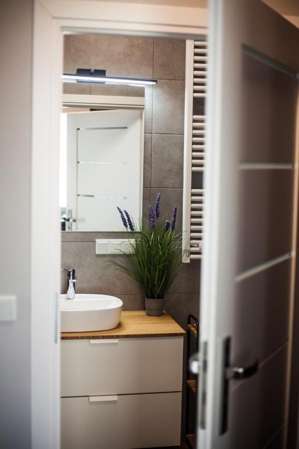 Sloneczna Apartamenty คาโตวีตเซ ภายนอก รูปภาพ