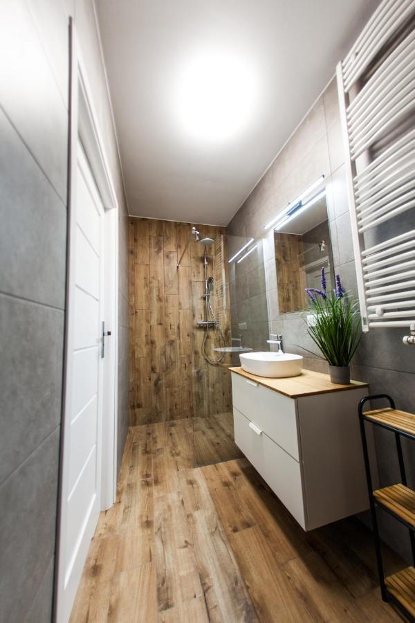 Sloneczna Apartamenty คาโตวีตเซ ภายนอก รูปภาพ