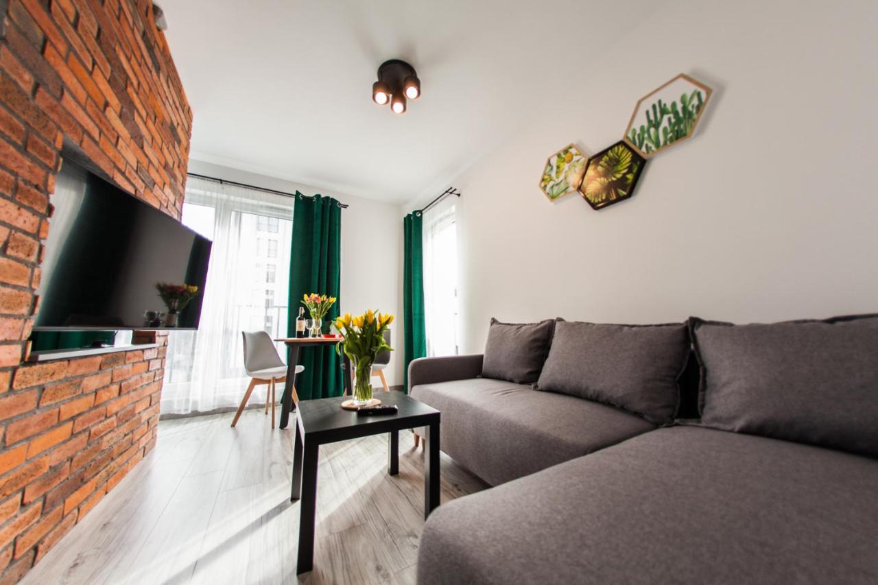 Sloneczna Apartamenty คาโตวีตเซ ภายนอก รูปภาพ